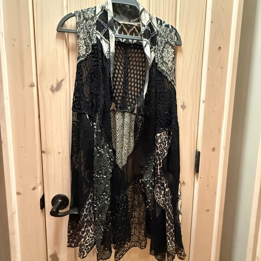 Soft Surroundings Black and White Topper